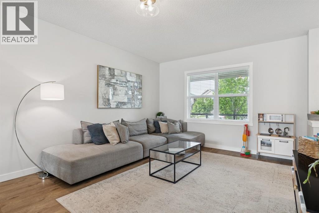124 Wolf Willow Boulevard SE - 5