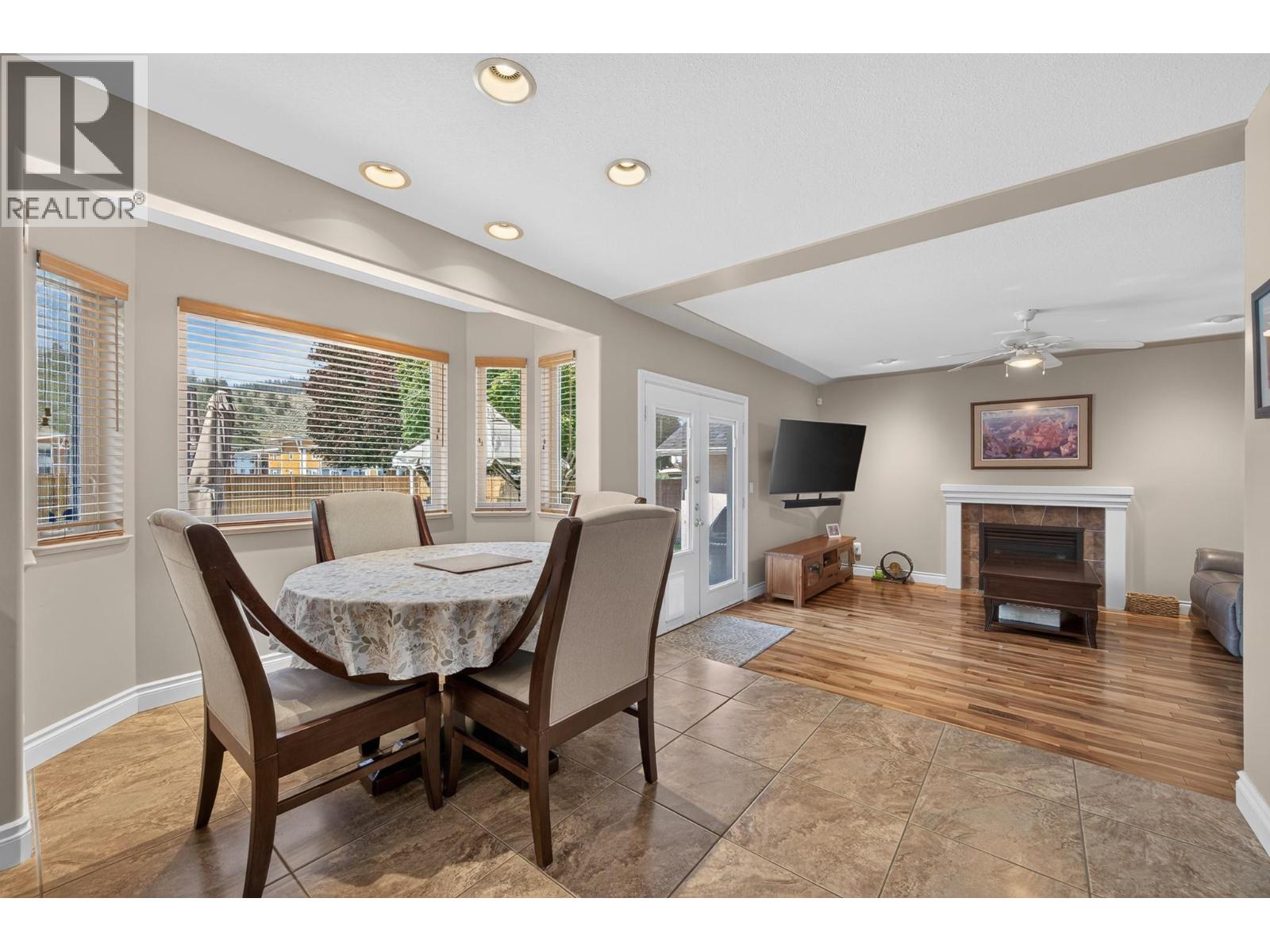 975 Regent Crescent - 13
