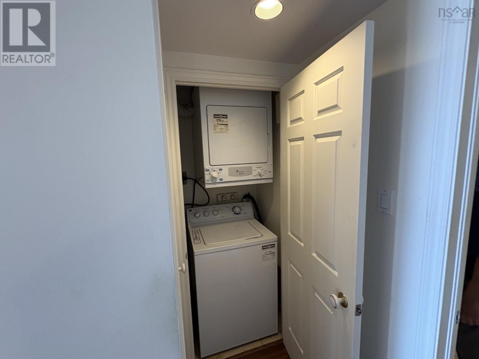1470 Summer St - 15