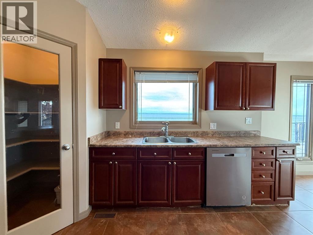 81 Peace River Avenue - 25
