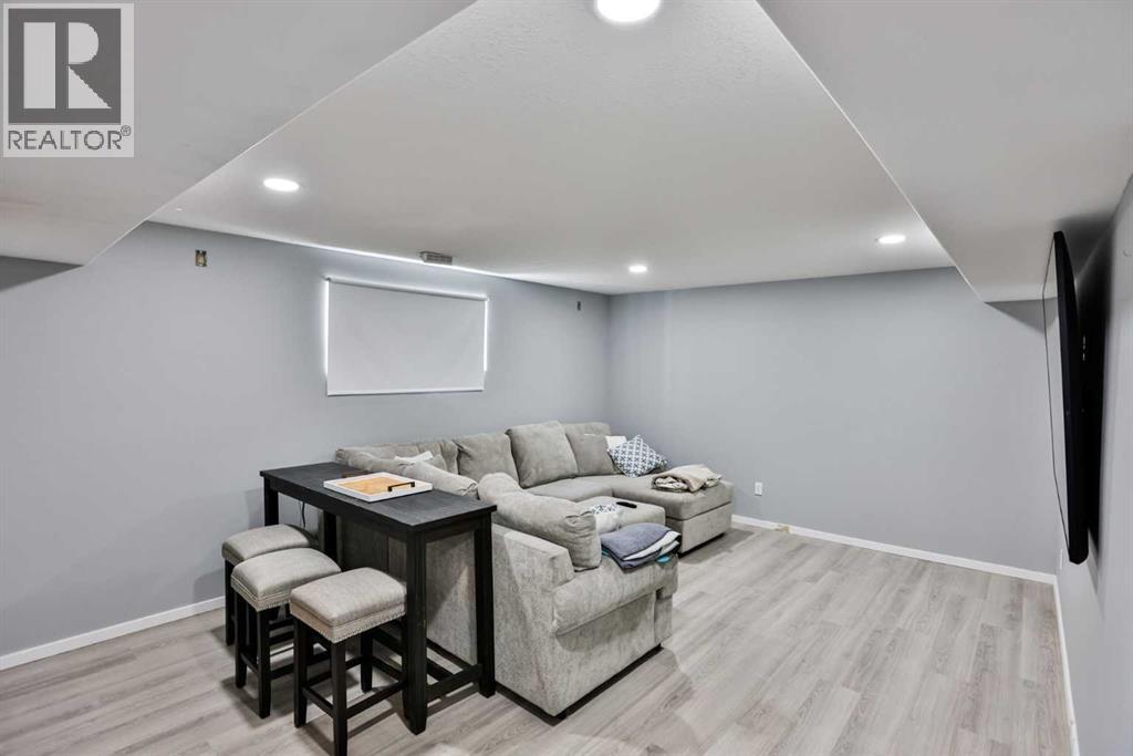14 Thyrza Burkitt Place N - 26