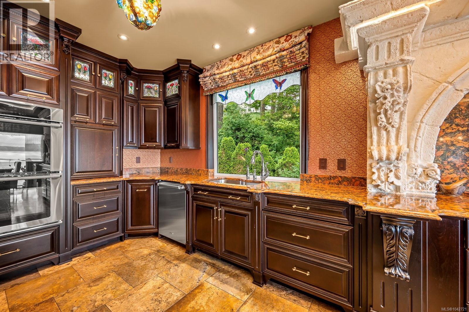 2299 Comox Ave - 13