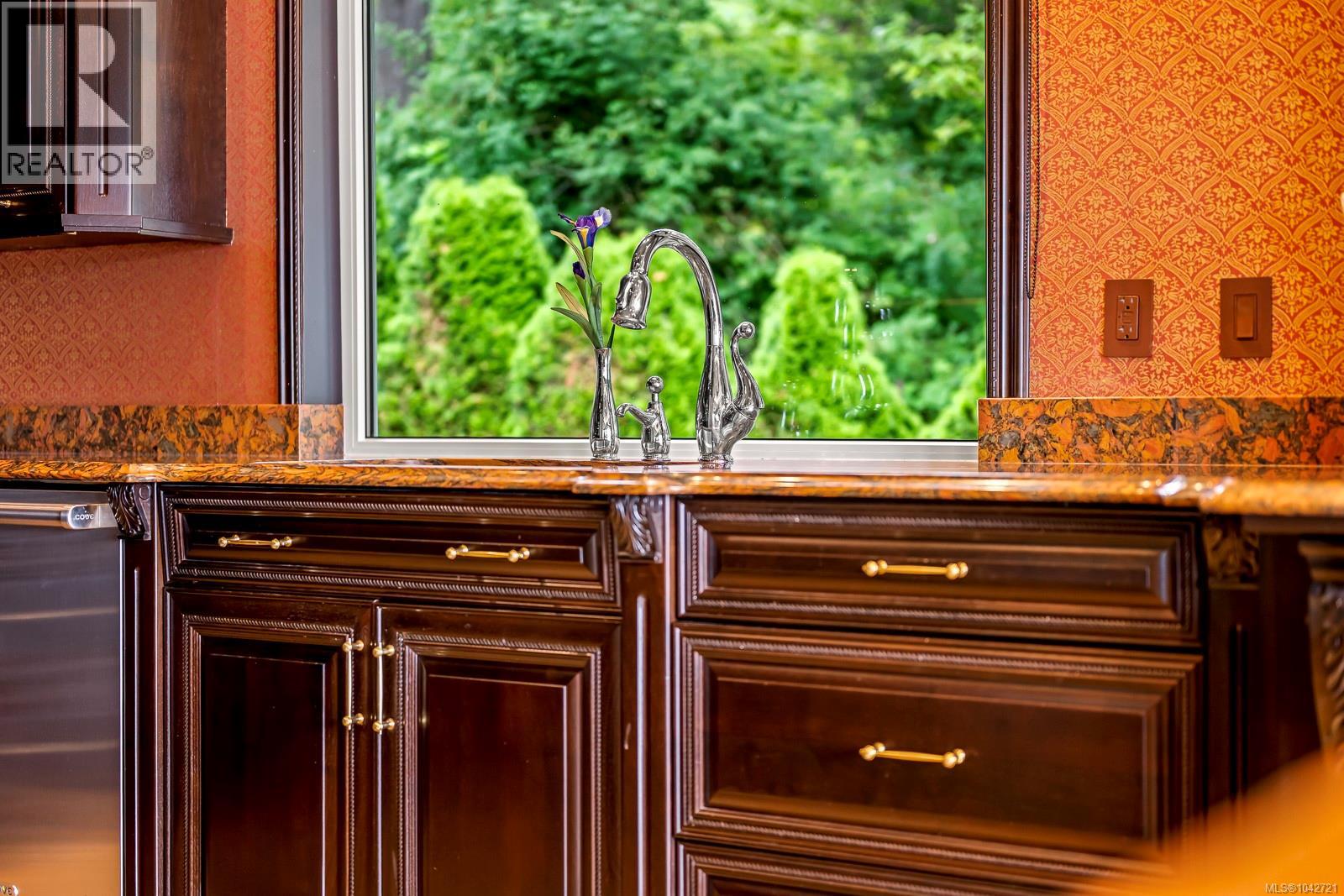 2299 Comox Ave - 23
