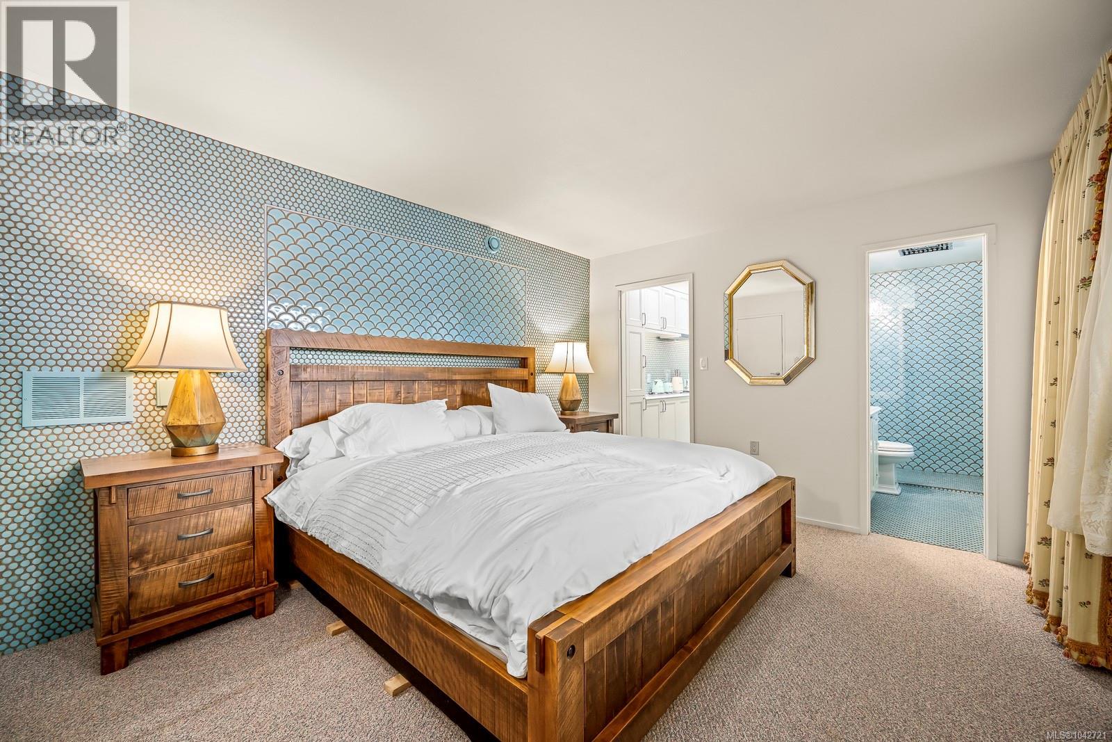 2299 Comox Ave - 57