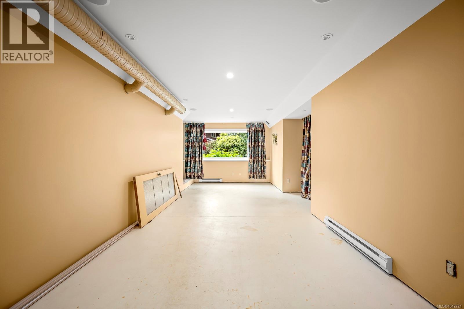 2299 Comox Ave - 69