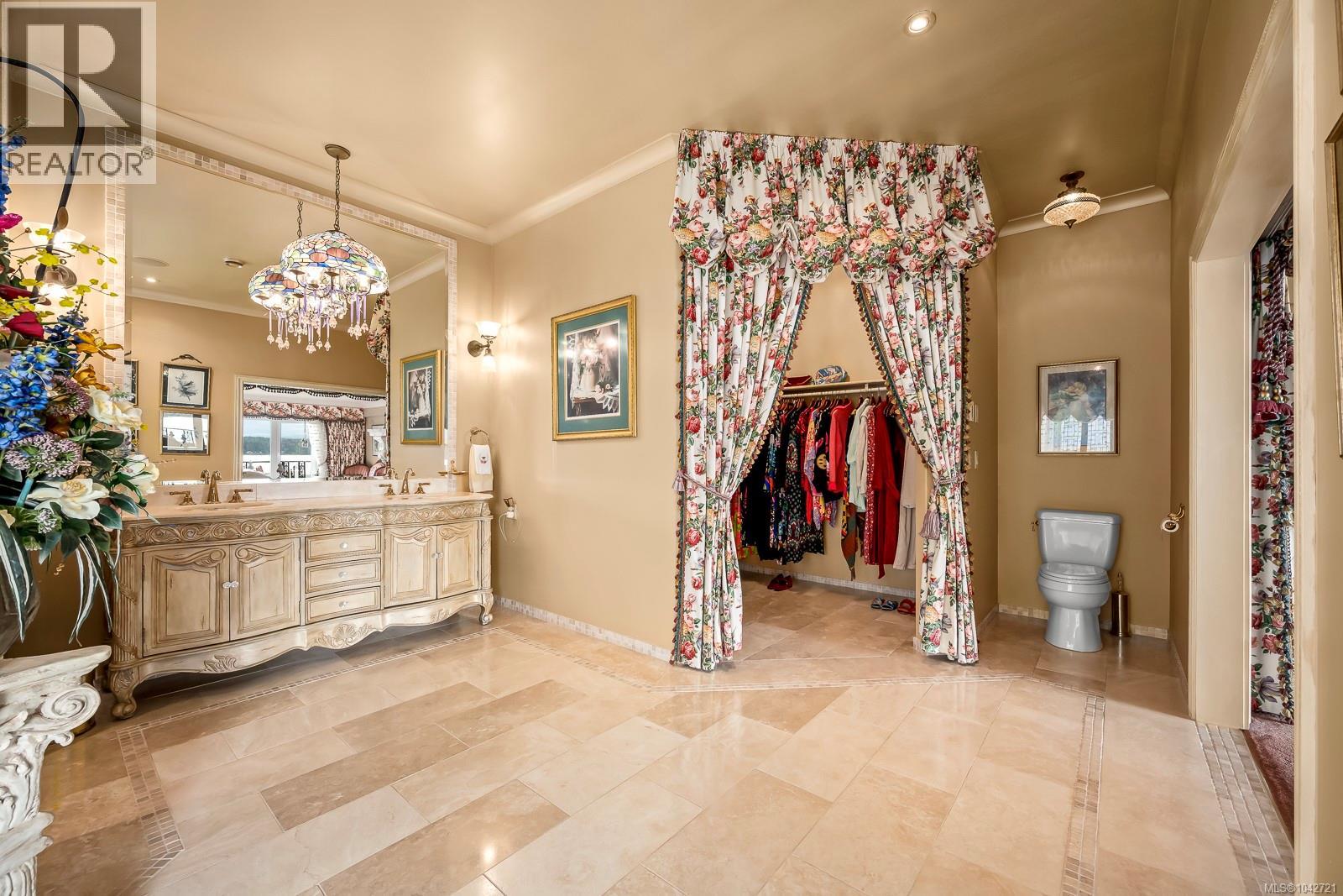 2299 Comox Ave - 43