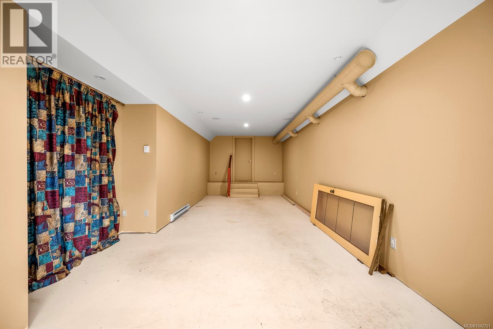 2299 Comox Ave - 70