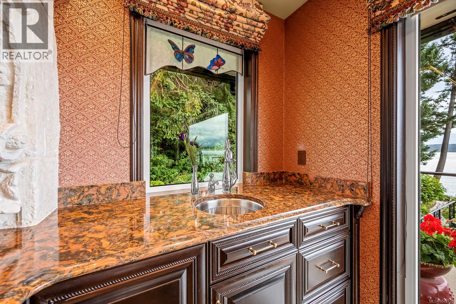 2299 Comox Ave - 26