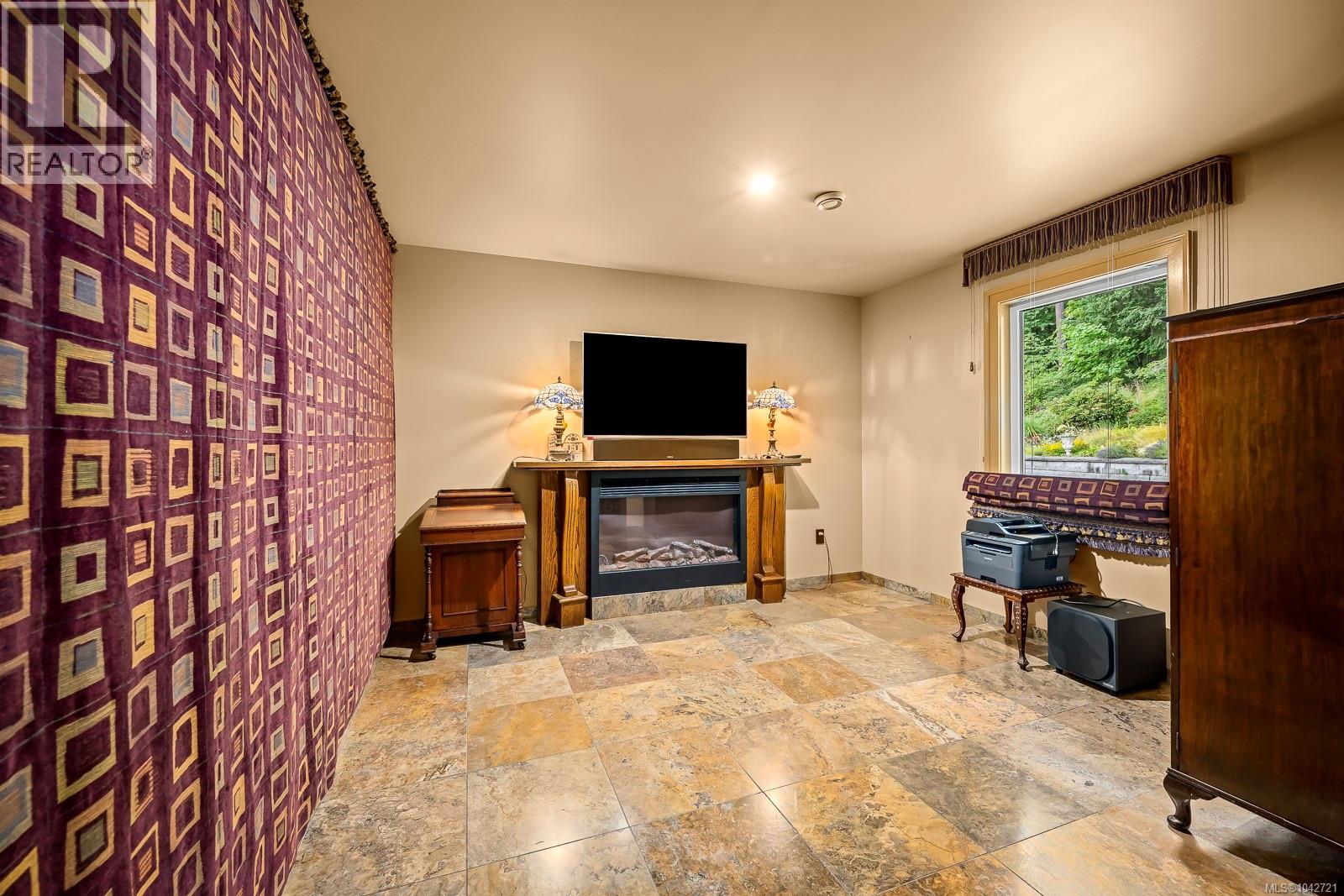 2299 Comox Ave - 52