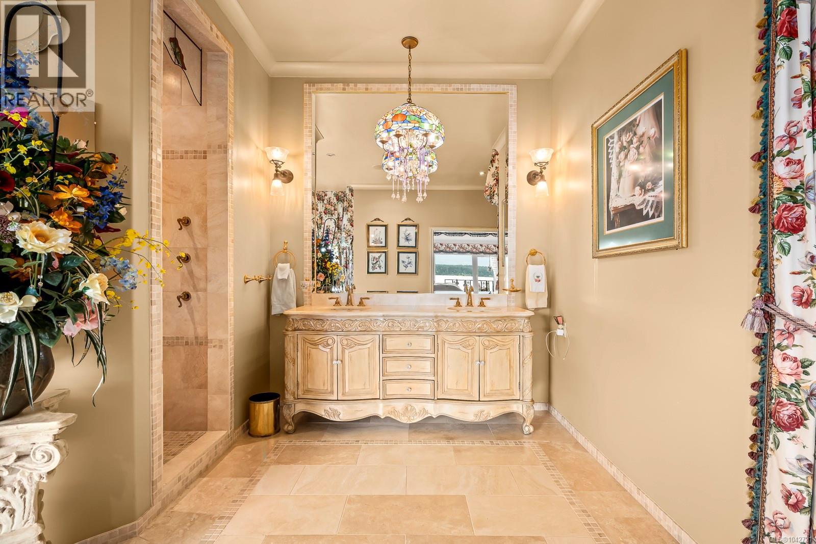 2299 Comox Ave - 44