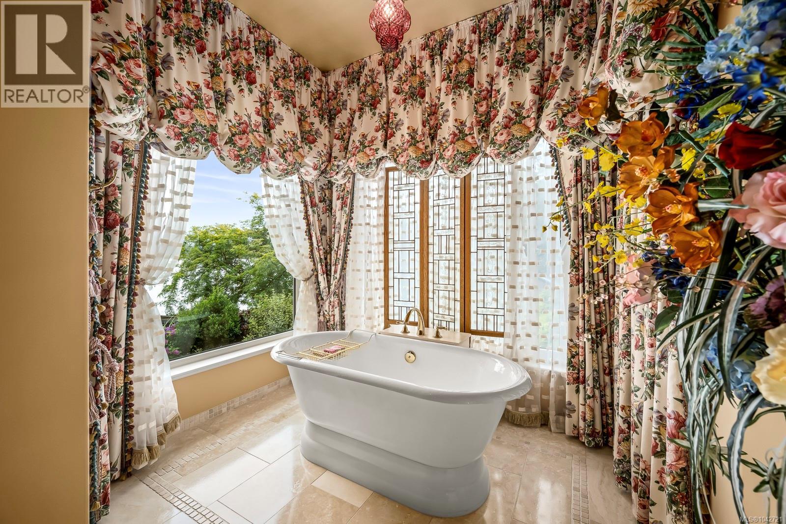 2299 Comox Ave - 48