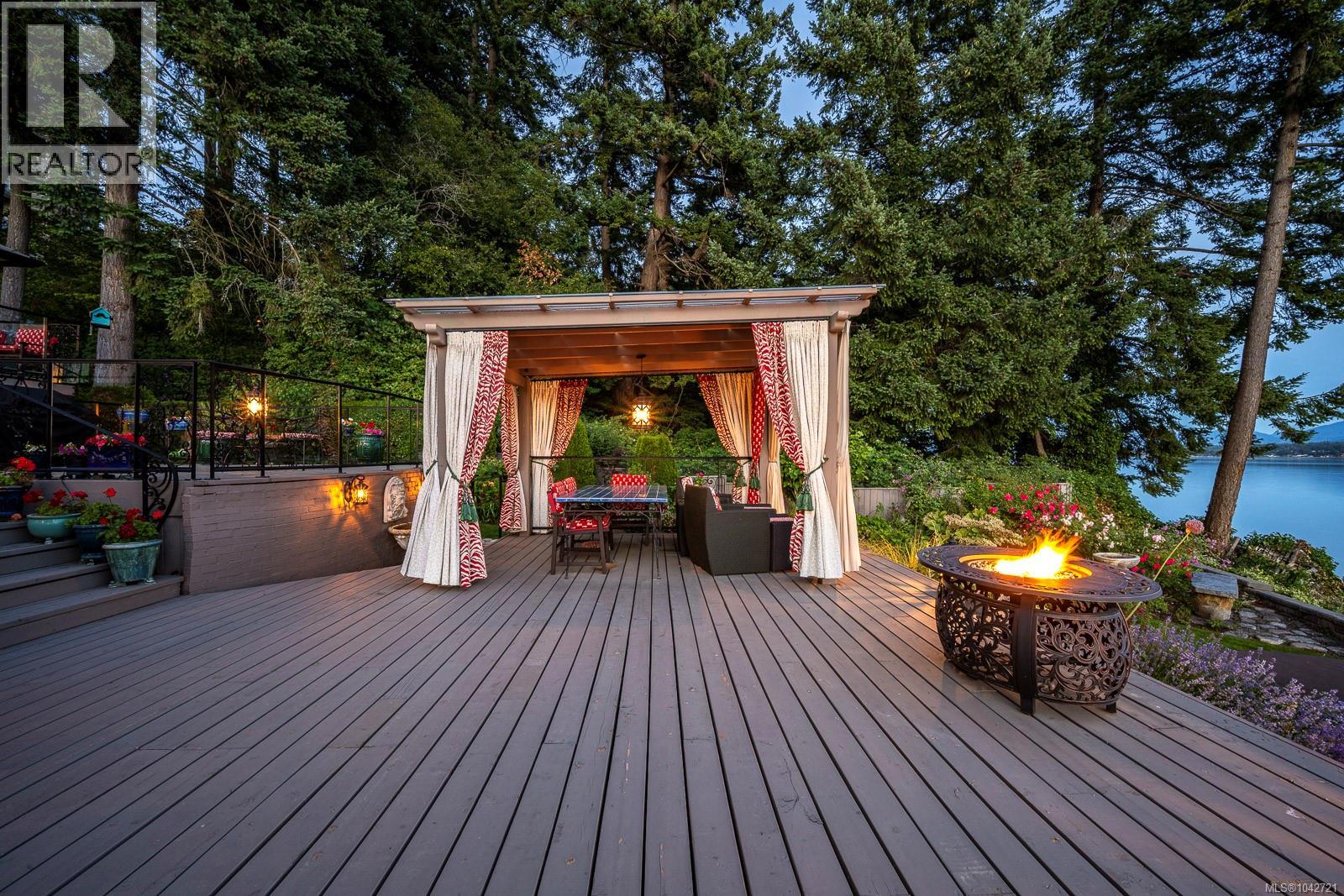 2299 Comox Ave - 10
