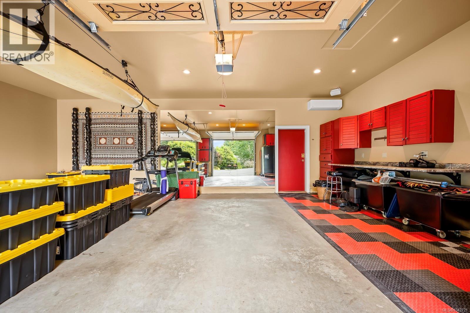 2299 Comox Ave - 75