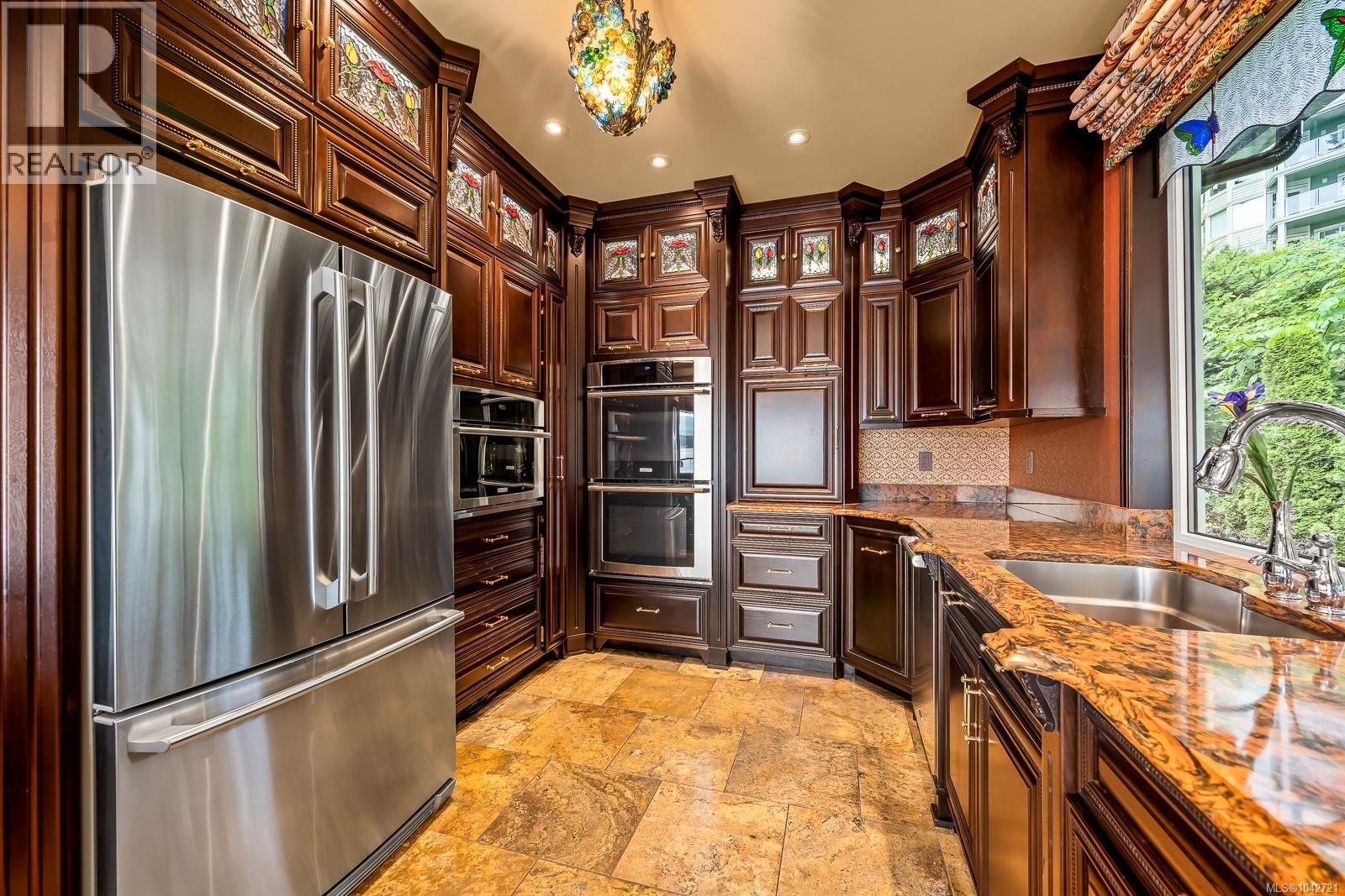 2299 Comox Ave - 14