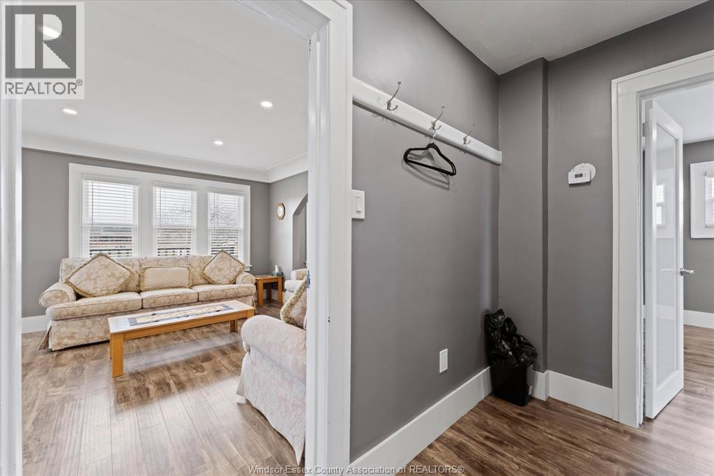 4590 WALKER ROAD - 10