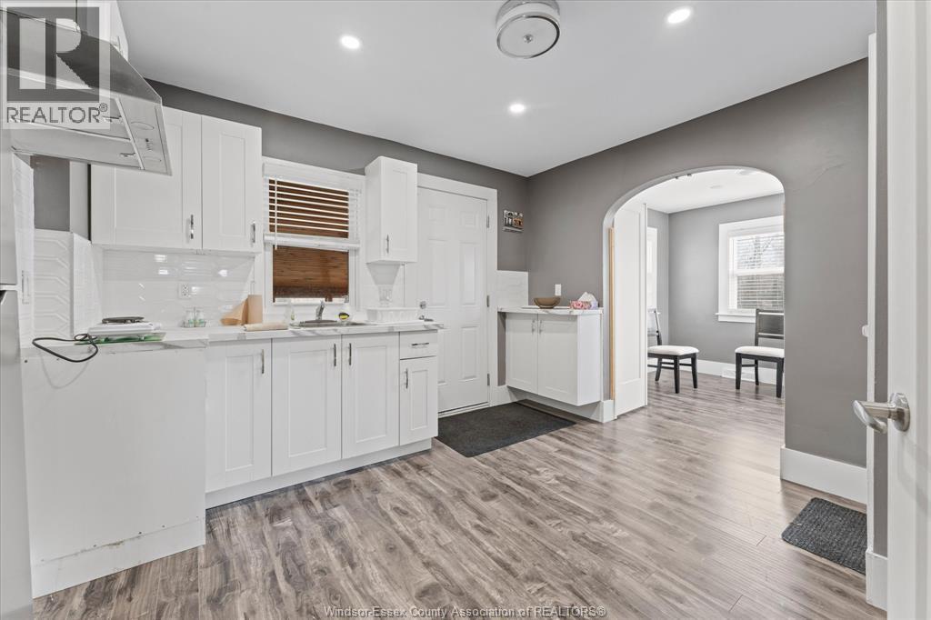4590 WALKER ROAD - 11