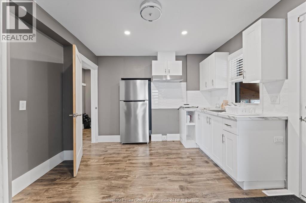 4590 WALKER ROAD - 12