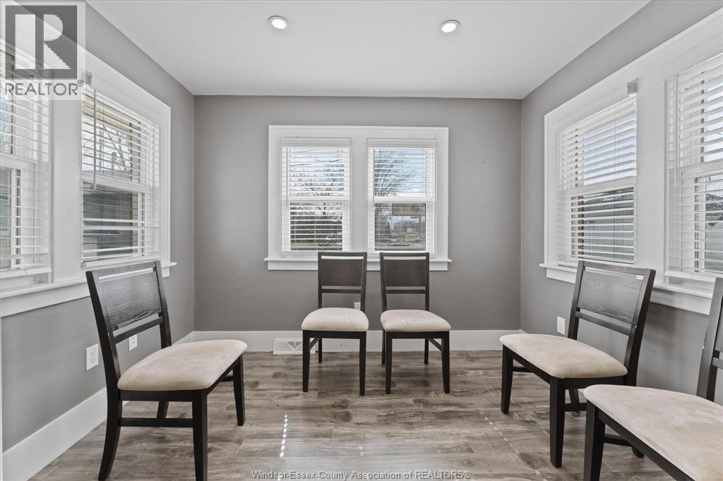 4590 WALKER ROAD - 14