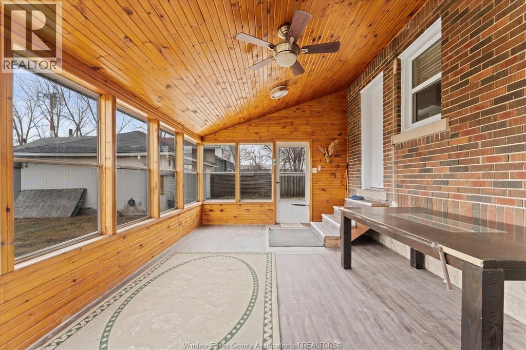 4590 WALKER ROAD - 16