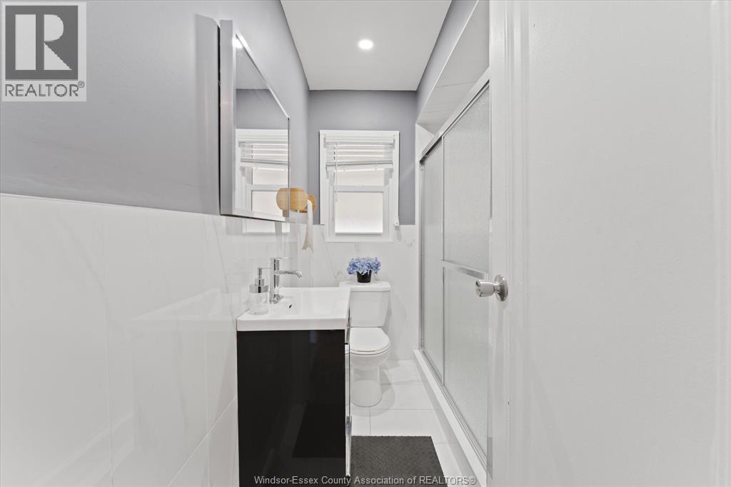 4590 WALKER ROAD - 19