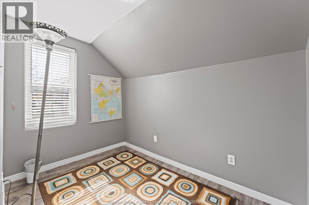 4590 WALKER ROAD - 20