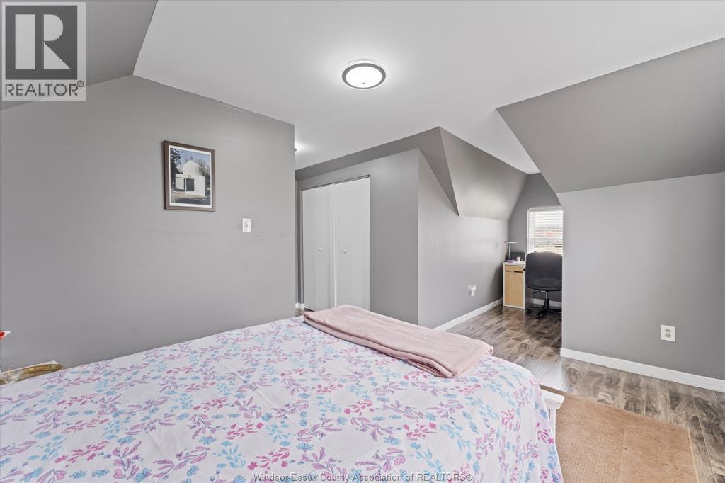 4590 WALKER ROAD - 23