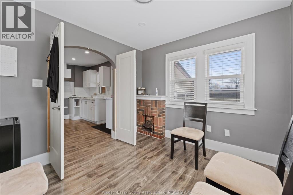 4590 WALKER ROAD - 24