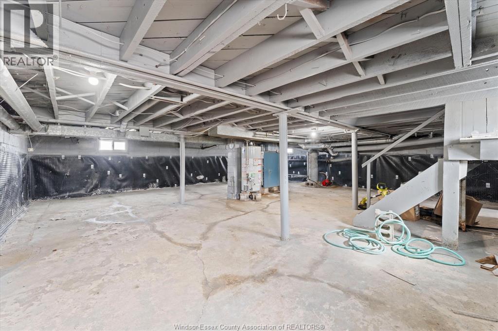 4590 WALKER ROAD - 25