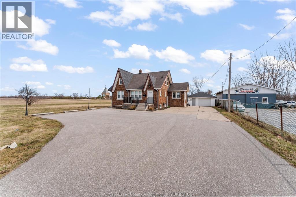 4590 WALKER ROAD - 3
