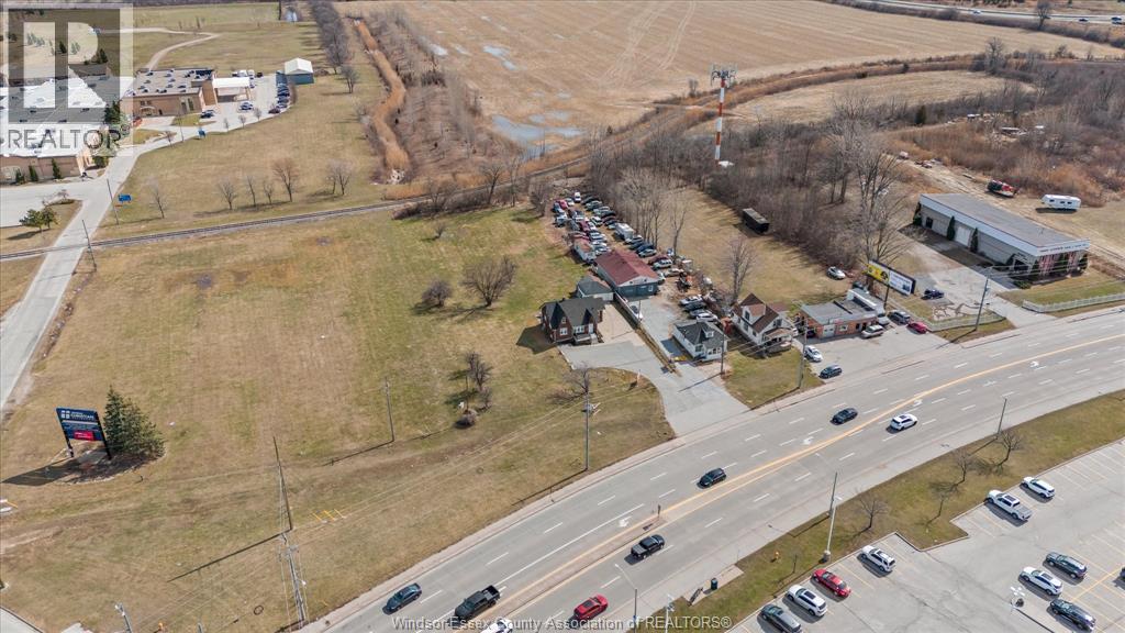 4590 WALKER ROAD - 32