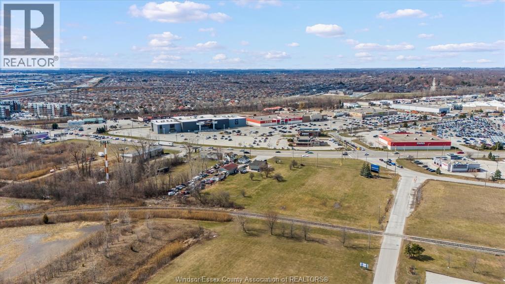4590 WALKER ROAD - 40