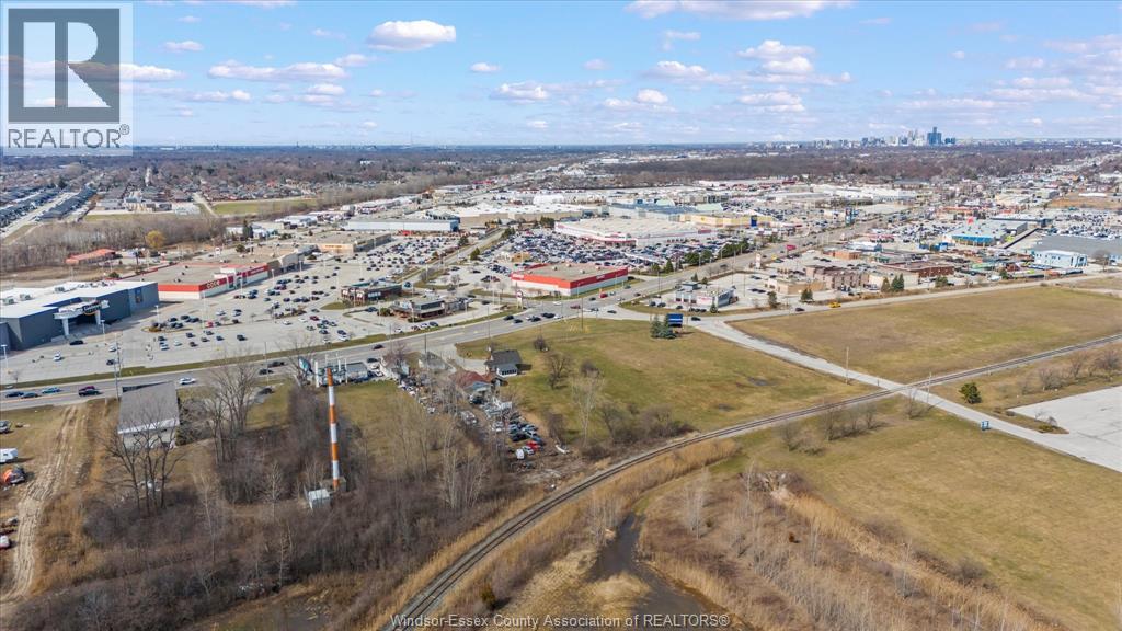 4590 WALKER ROAD - 42