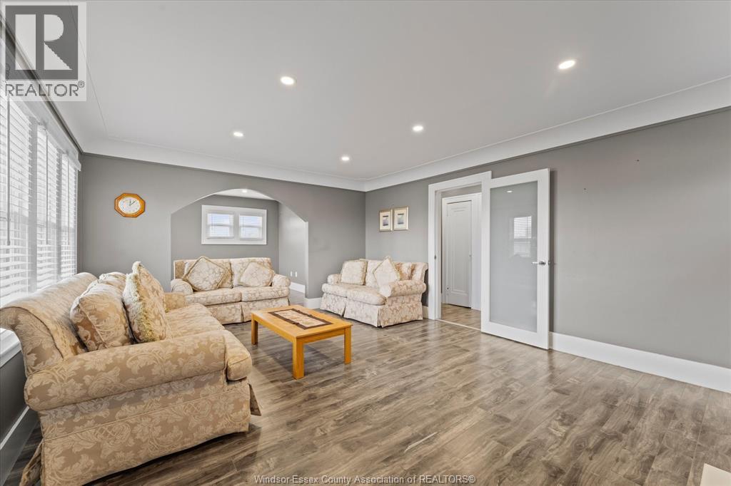 4590 WALKER ROAD - 5