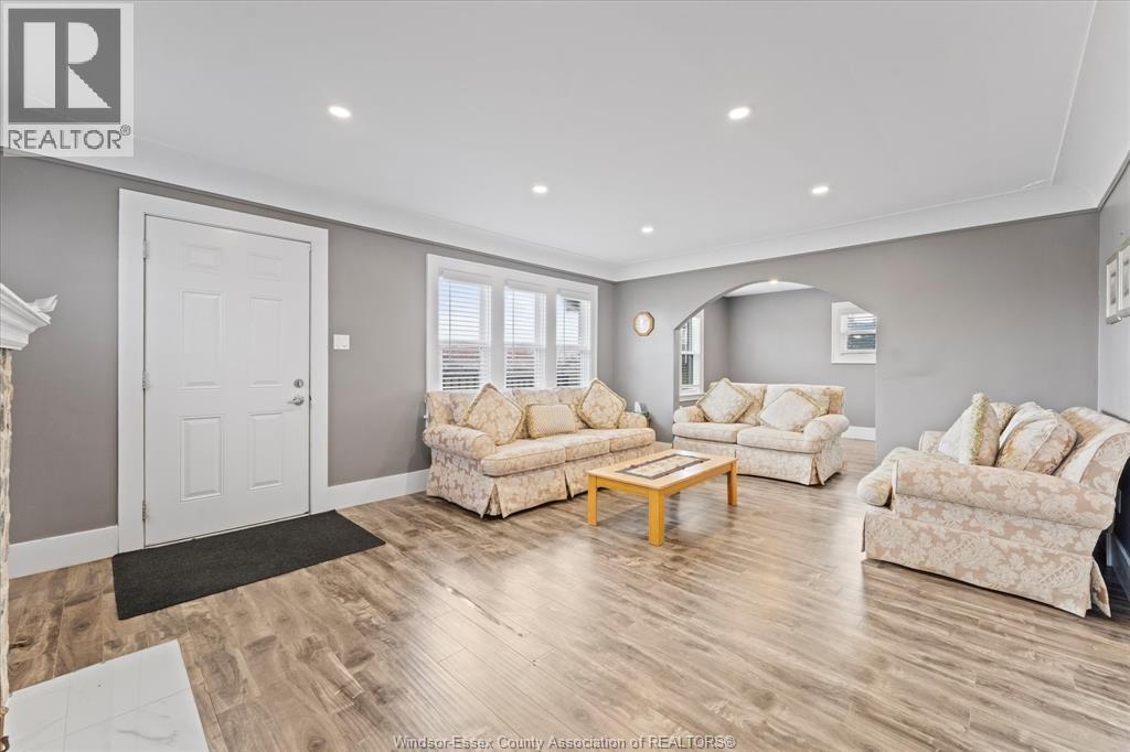 4590 WALKER ROAD - 6