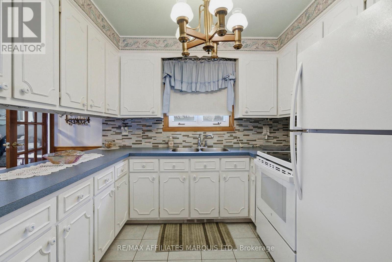 1212 BRODEUR STREET - 11