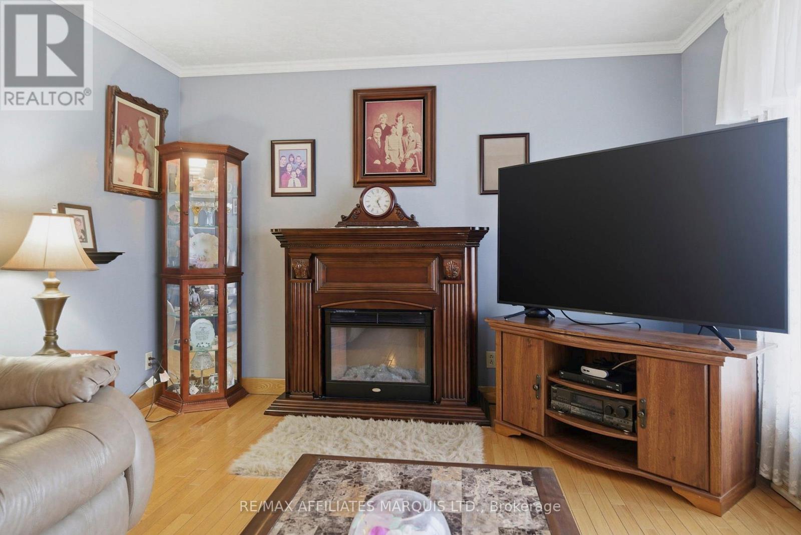 1212 BRODEUR STREET - 8