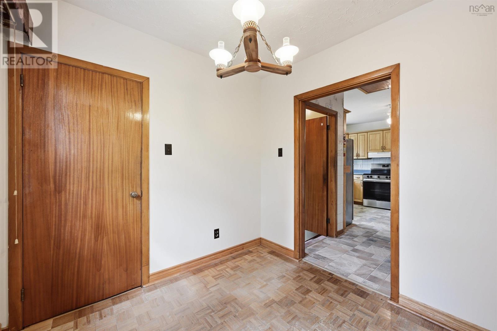 13 Brigadoon Avenue - 12