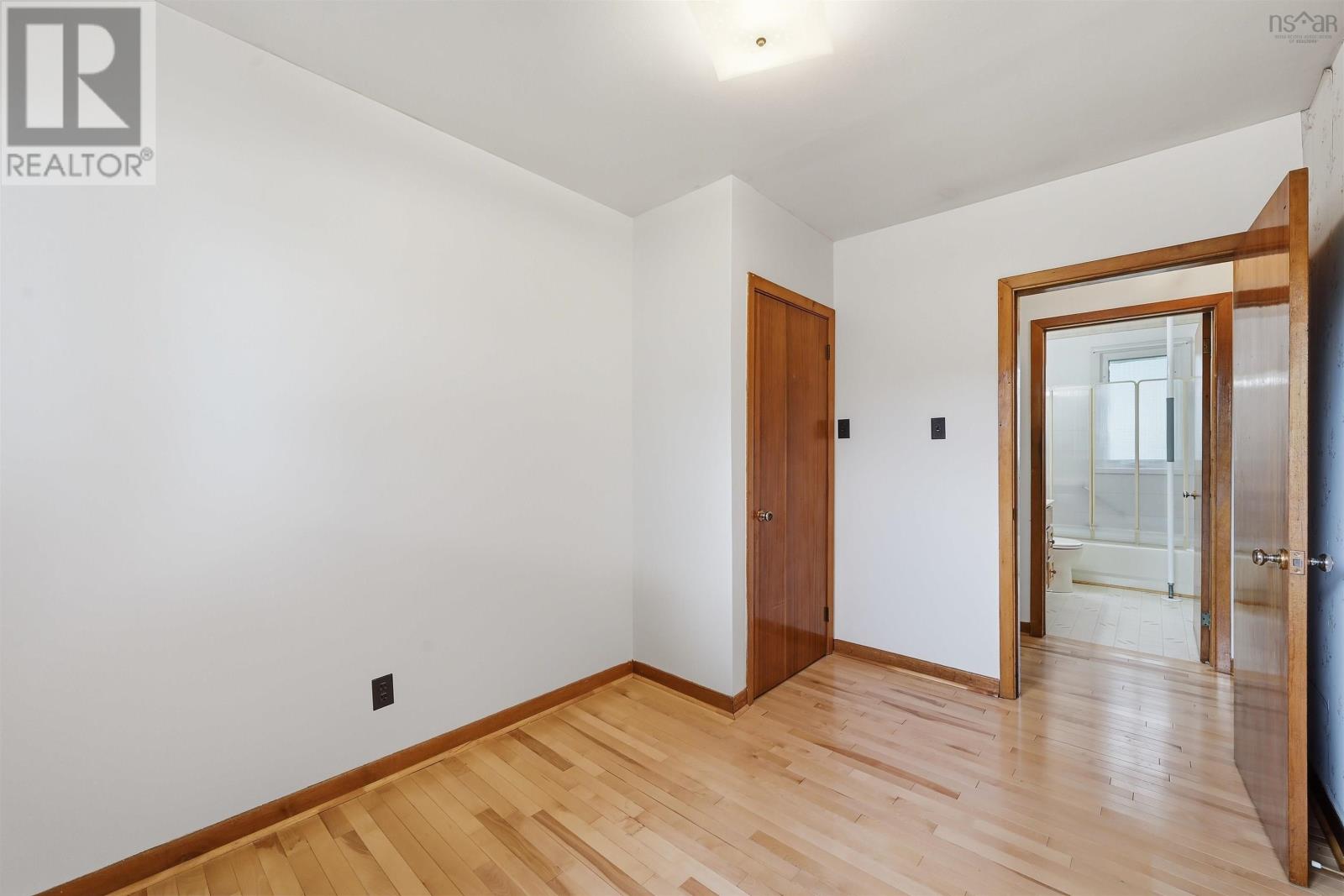 13 Brigadoon Avenue - 16