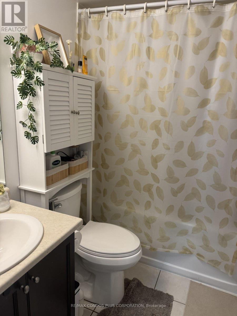 #3712 30 GRAND TRUNK CRESCENT - 4