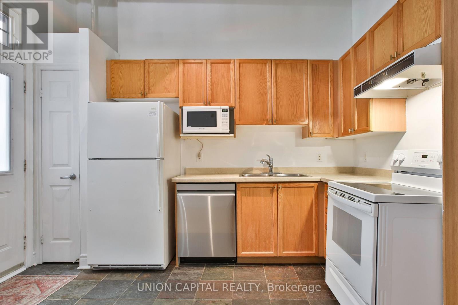 #143 71 MCCAUL STREET - 11
