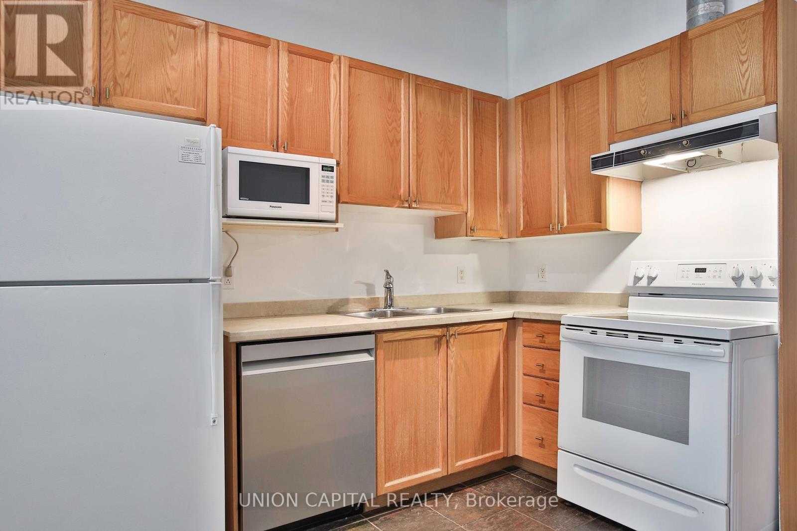 #143 71 MCCAUL STREET - 12