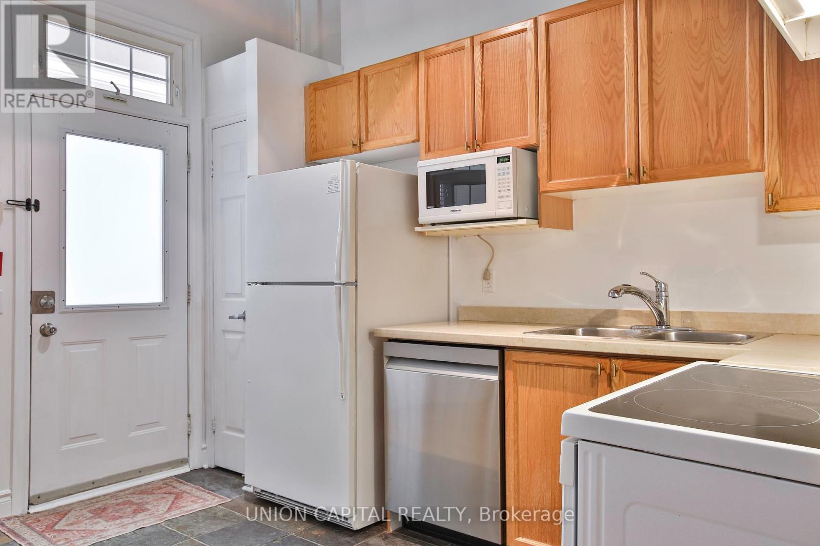 #143 71 MCCAUL STREET - 13