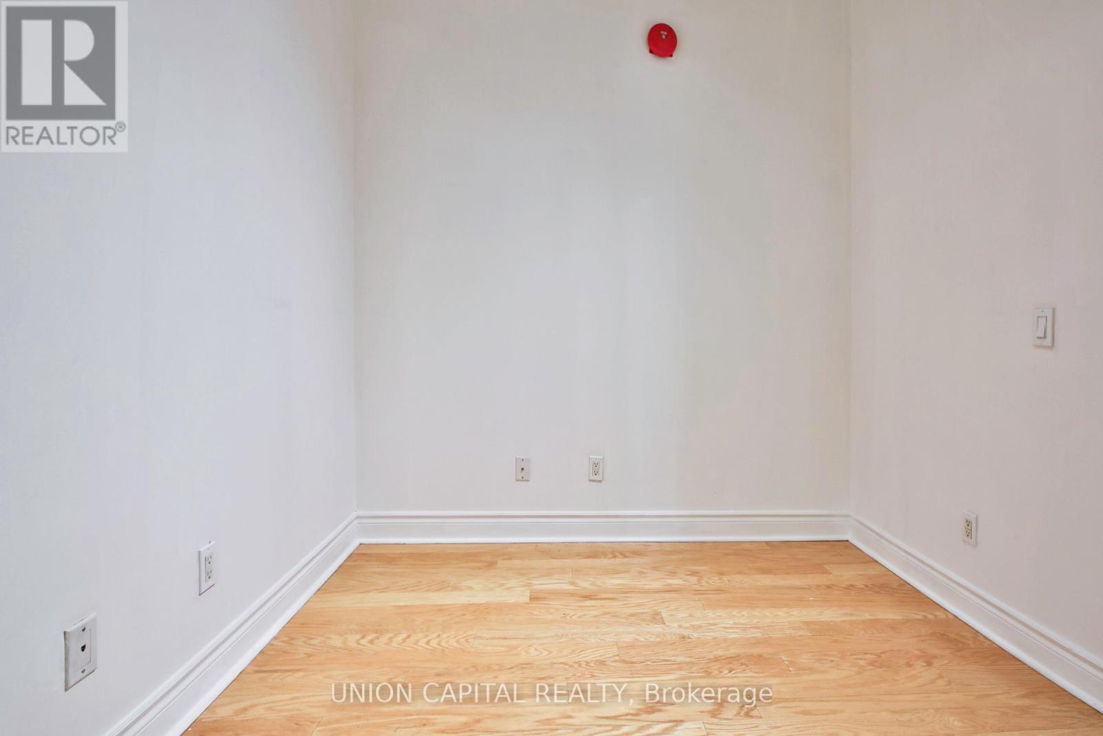 #143 71 MCCAUL STREET - 19