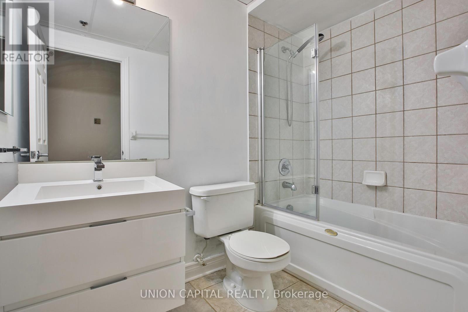 #143 71 MCCAUL STREET - 20