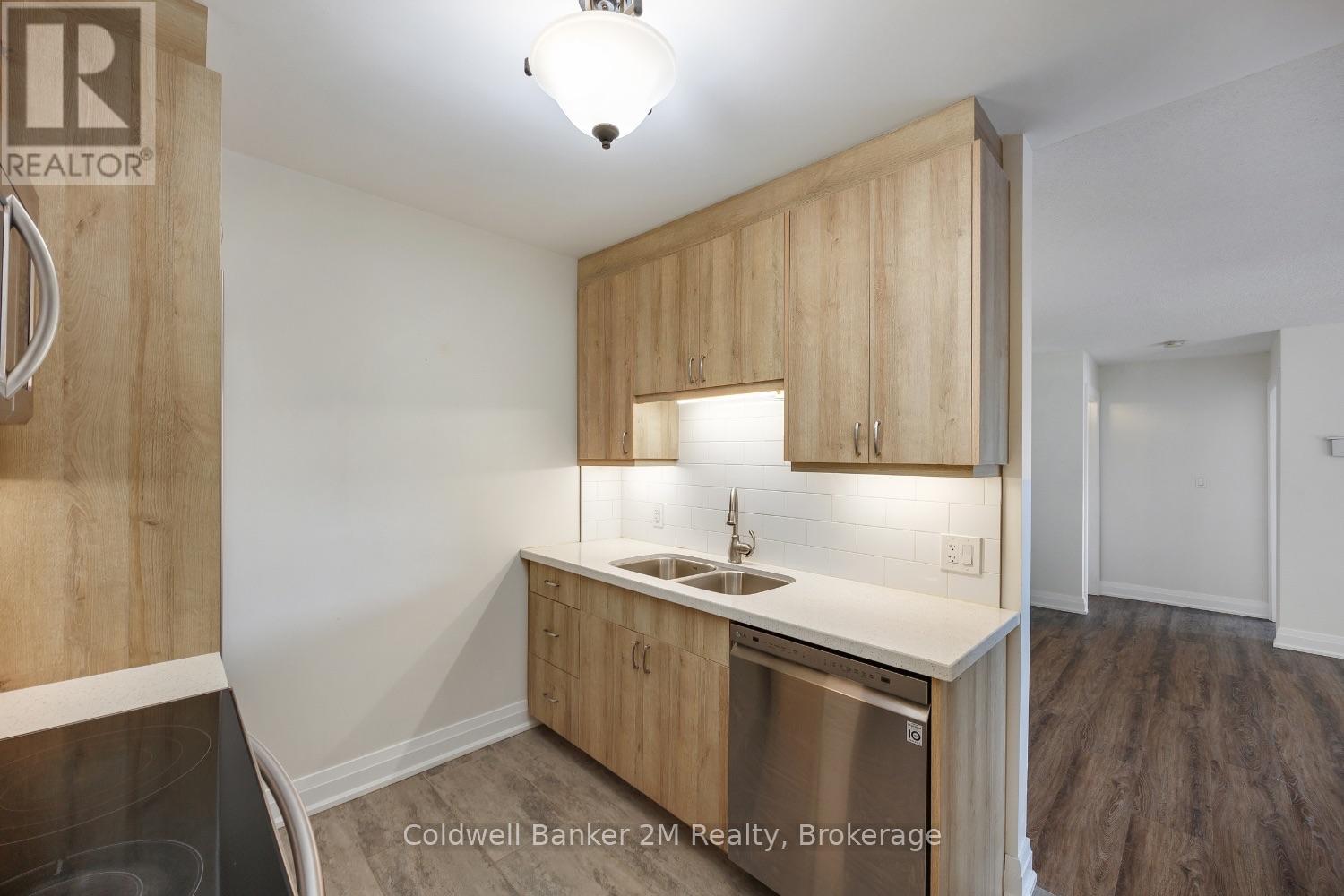 #112 26 SPENCER STREET E - 10