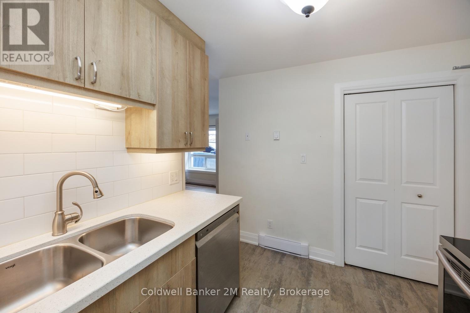 #112 26 SPENCER STREET E - 11