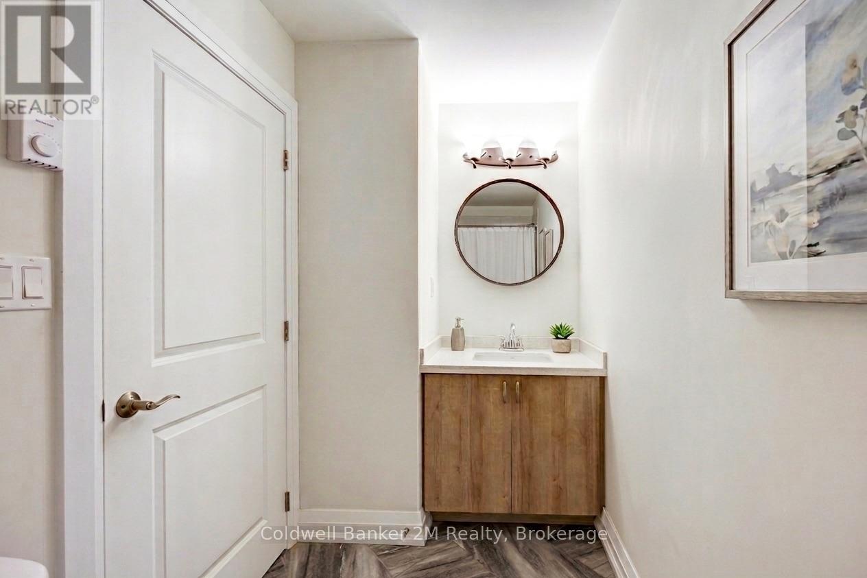 #112 26 SPENCER STREET E - 15