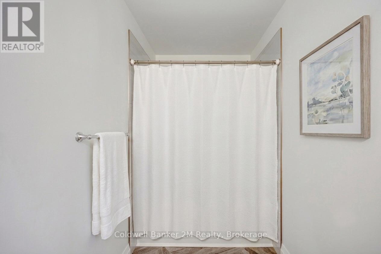 #112 26 SPENCER STREET E - 16
