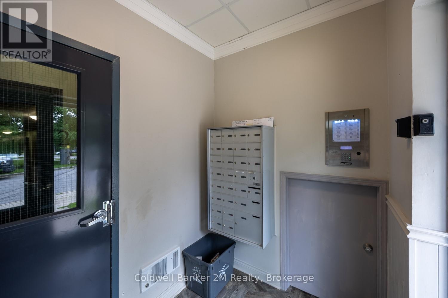 #112 26 SPENCER STREET E - 24