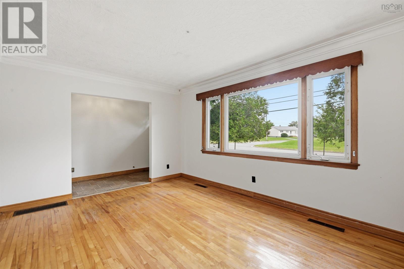 13 Brigadoon Avenue - 6